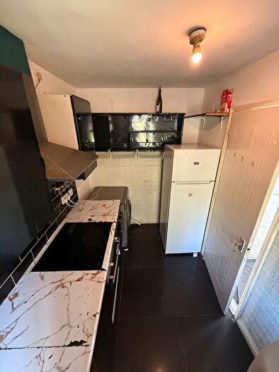 2 Bedroom Flat To Rent In Bellingham Court, Wanderer Drive, Barking, IG11