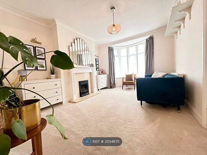 3 Bedroom Semi-Detached House To Rent In Duckett Grove, Pudsey, LS28