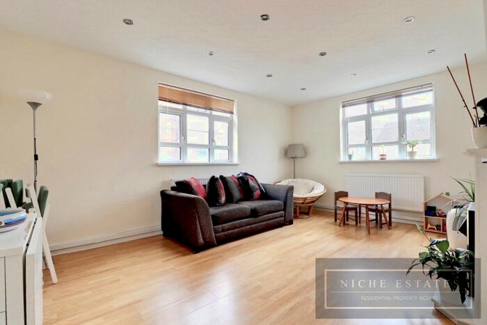 2 Bedroom Flat To Rent In Beaconsfield Road, London, N11