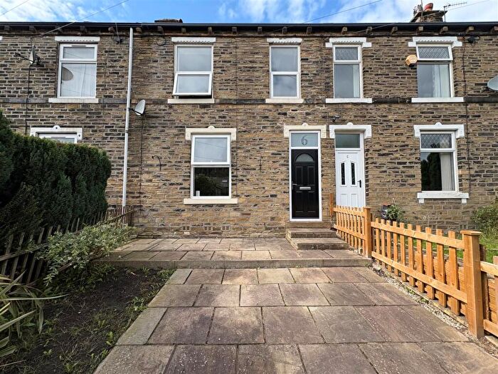 2 Bedroom Terraced House For Sale In Livingstone Street North, Holmfield, HX2