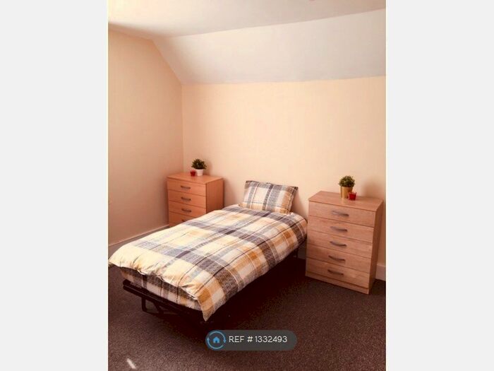 Studio To Rent In Green Lanes, London, N4