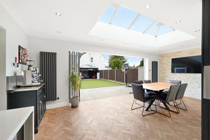 4 Bedroom Semi-Detached House To Rent In Sinclair Road, Chingford, E4
