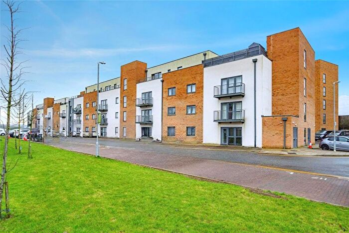 2 Bedroom Flat For Sale In Cypress Road, Luton, Bedfordshire, LU1