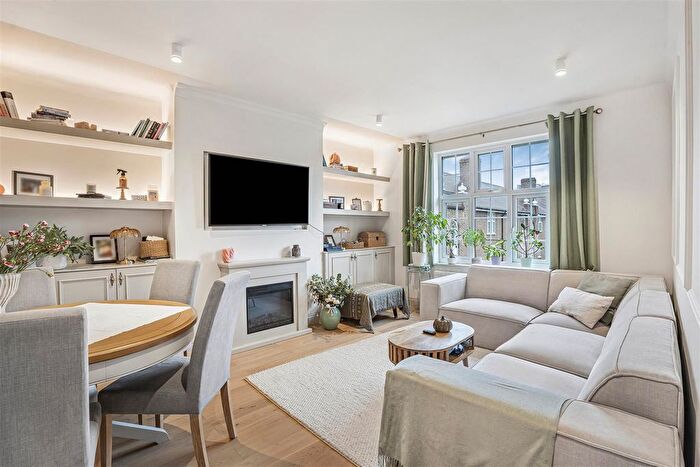 2 Bedroom Flat For Sale In Birkenhead Avenue, Kingston Upon Thames, KT2