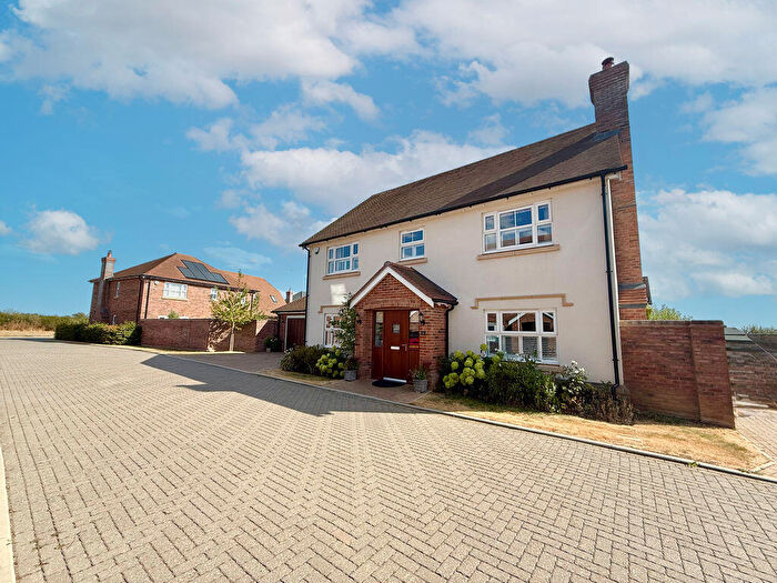 4 Bedroom Detached House For Sale In Crabtree Close, Great Horwood, MK17