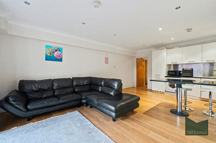 1 Bedroom Flat For Sale In Gladbeck Way, Enfield, EN2