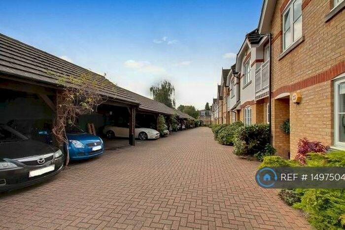2 Bedroom Flat To Rent In Whittington Mews, London, N12