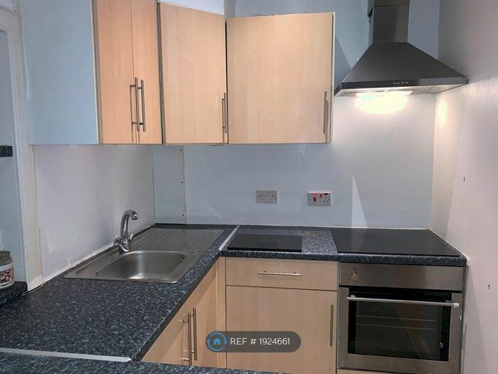 1 Bedroom Flat To Rent In Howard Street, Paisley, PA1