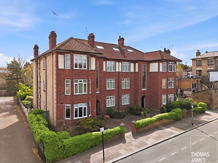 3 Bedroom Flat For Sale In Warwick Road, London, N11