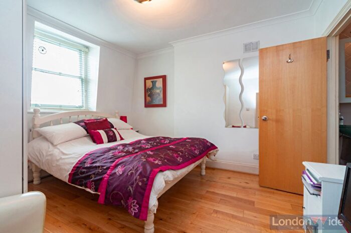 3 Bedroom Flat To Rent In Top Floor, Sutherland Avenue, Maida Vale, W9
