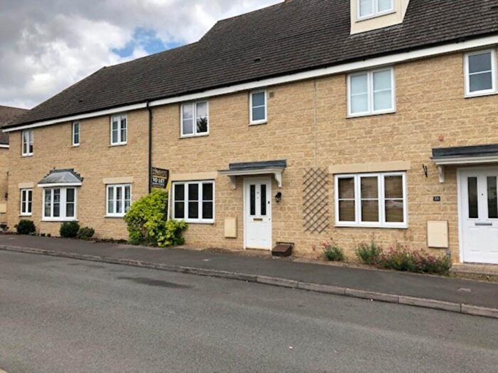 3 Bedroom Terraced House To Rent In Saffron Crescent, Carterton, OX18