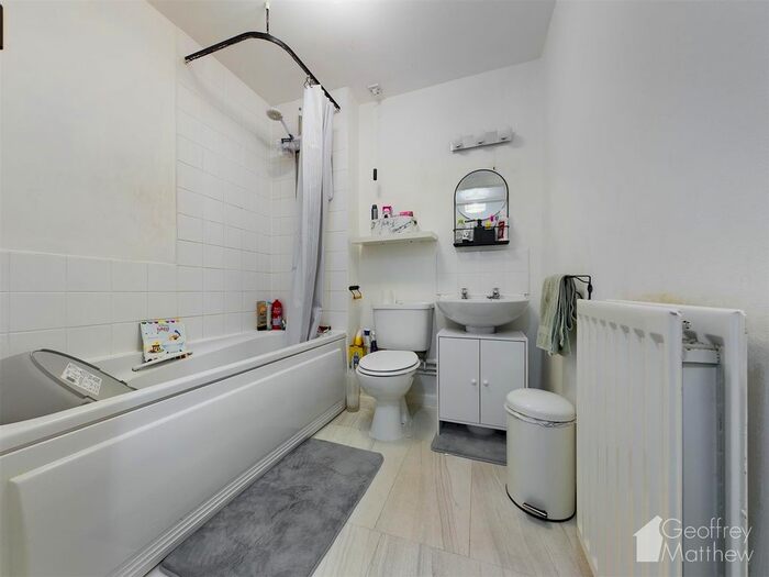 1 Bedroom Flat For Sale In Cromdale Walk, Great Ashby, Stevenage, SG1