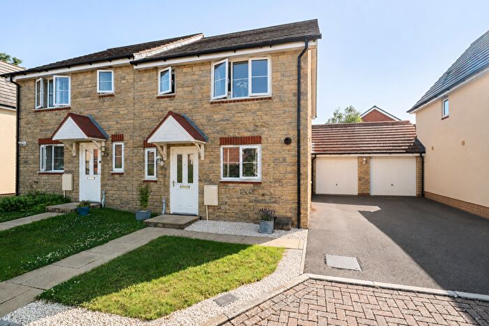 3 Bedroom Semi-Detached House For Sale In Curtis Close, Watchfield, Swindon, SN6