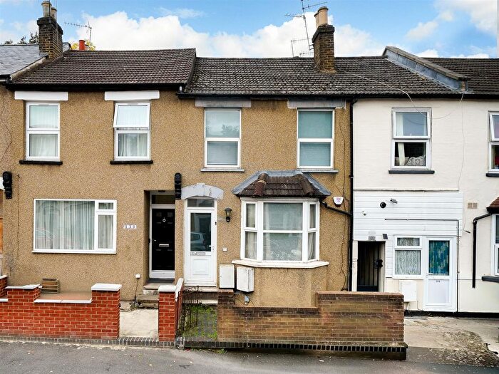 1 Bedroom Flat For Sale In Queens Road, Watford, WD17