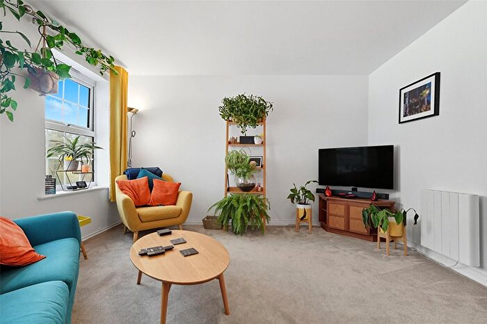 2 Bedroom Flat For Sale In Chase Court Gardens, Southchurch Village, Southend-On-Sea, Essex, SS1