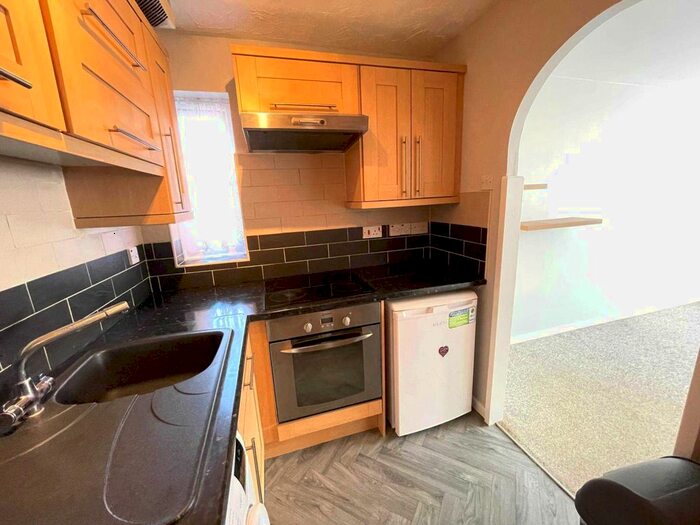 1 Bedroom Flat To Rent In Frobisher Road, Erith, DA8