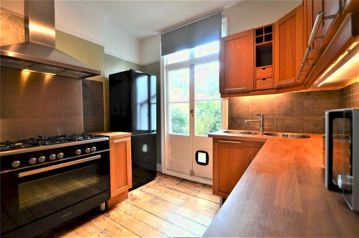 1 Bedroom Flat To Rent In Dering Road, Central Croydon, South Croydon, CR0