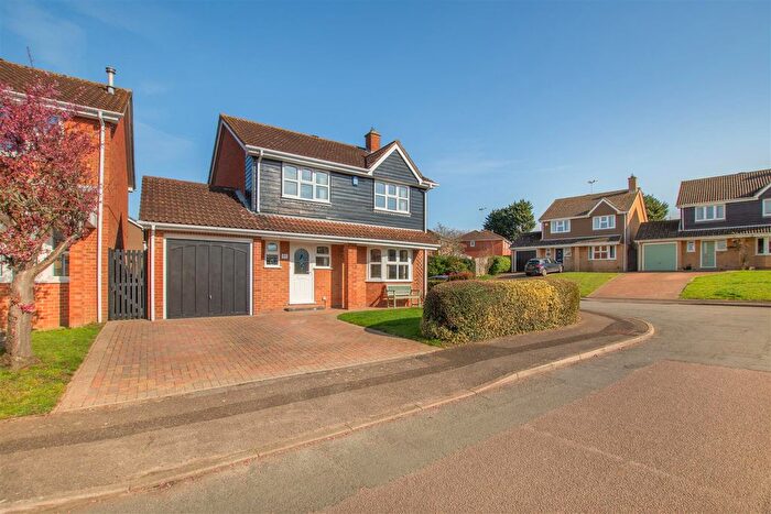4 Bedroom Detached House For Sale In Fielding Drive, Larkfield, Aylesford, ME20