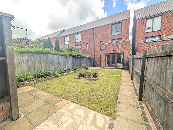 4 Bedroom End Terrace House For Sale In Ketley Park Road, Ketley, Telford, Shropshire, TF1