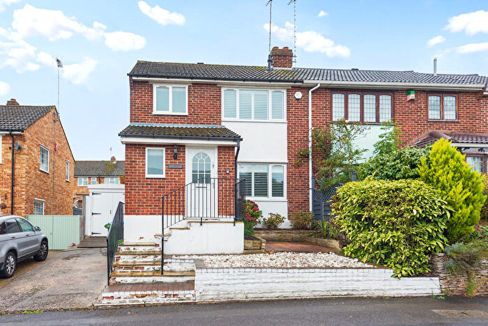 3 Bedroom Semi-Detached House For Sale In York Way, Sandhurst, GU47