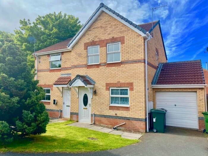 3 Bedroom Semi-Detached House To Rent In Jubilee Court, Gateshead, Tyne And Wear NE8