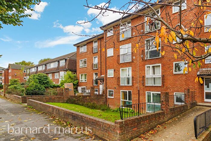 2 Bedroom Flat To Rent In Berrylands, Surbiton, KT5