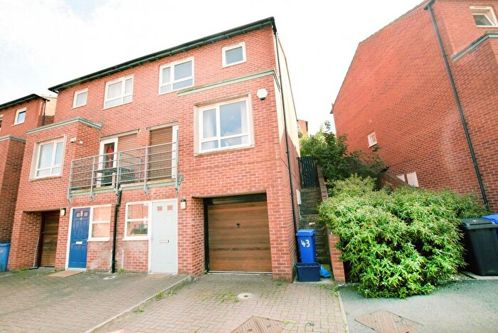 3 Bedroom Semi-Detached House To Rent In Park Grange Mount, Sheffield, S2