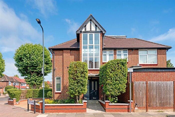 5 Bedroom Semi-Detached House For Sale In Anson Road, Cricklewood, NW2