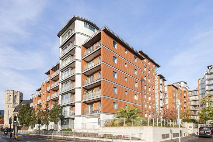 2 Bedroom Flat To Rent In Holland Gardens, Brentford, TW8