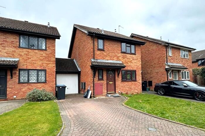 3 Bedroom Link Detached House To Rent In Goldsworth Park, GU21