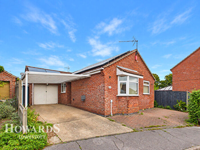 4 Bedroom Detached Bungalow For Sale In Mayfield Road, Lowestoft, NR33