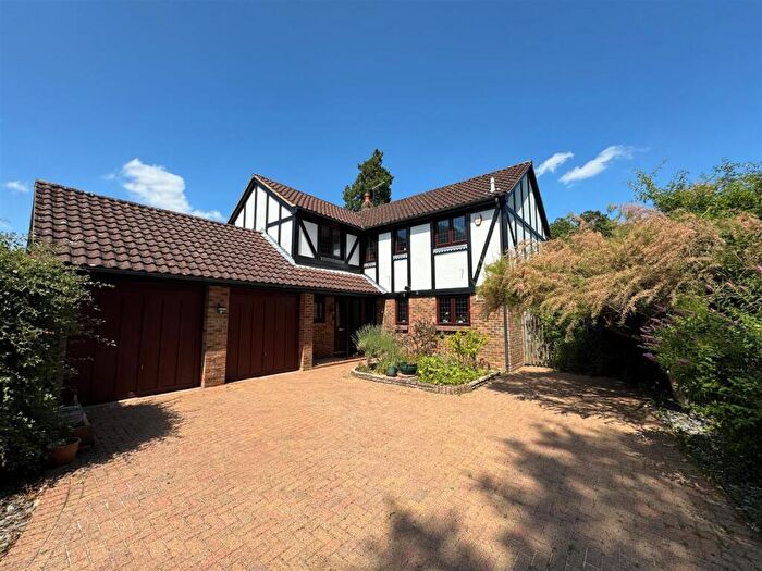5 Bedroom Detached House For Sale In Bowmans Close, Welwyn, AL6