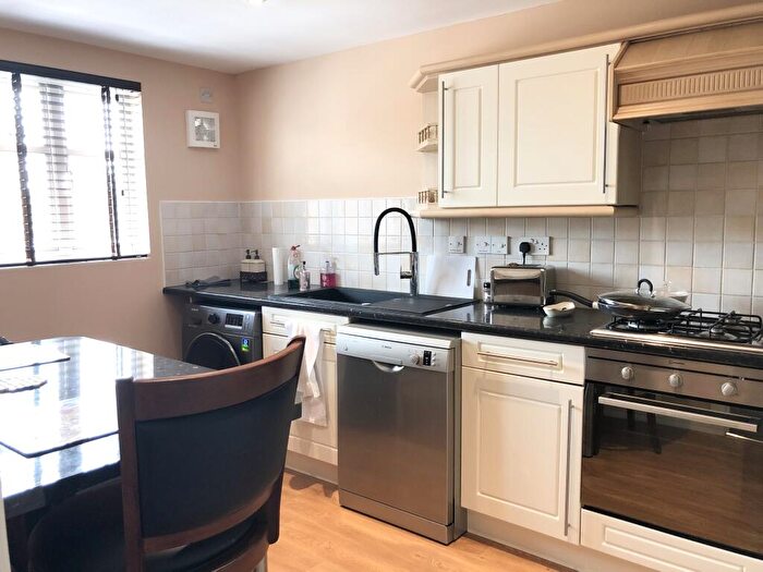 3 Bedroom House To Rent In Pearcy Close, RM3