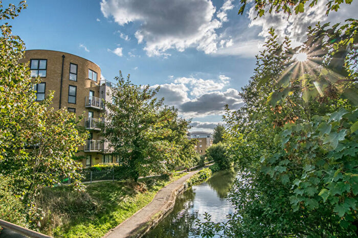 2 Bedroom Apartment To Rent In Smeaton Court, Hertford, SG13