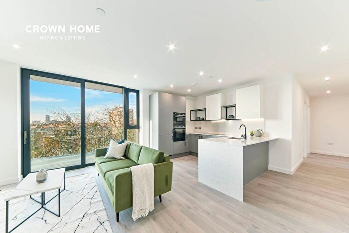 2 Bedroom Flat To Rent In Woodberry Down, Coster Avenue, N4