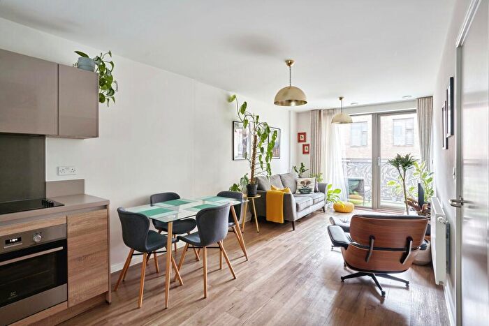 2 Bedroom Flat For Sale In Hammersley Road, London, E16