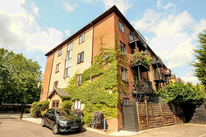 1 Bedroom Flat To Rent In Pages Walk, London, SE1