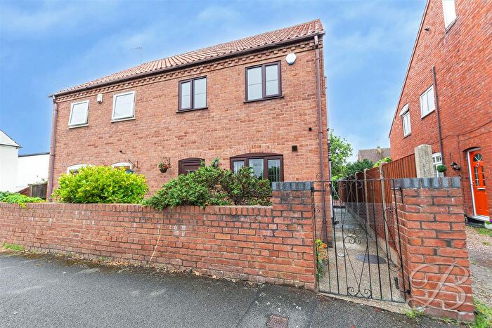 3 Bedroom Semi-detached House For Sale In East Lane, Edwinstowe, Mansfield, NG21