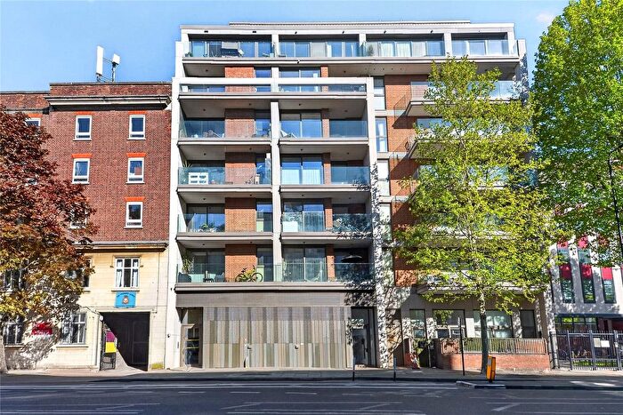 2 Bedroom Flat For Sale In Balham High Road, London, SW17