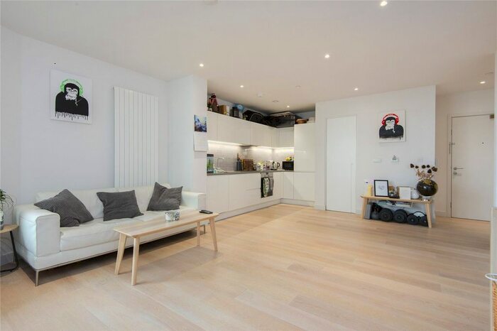 1 Bedroom Flat To Rent In Summerston House, Starboard Way, E16