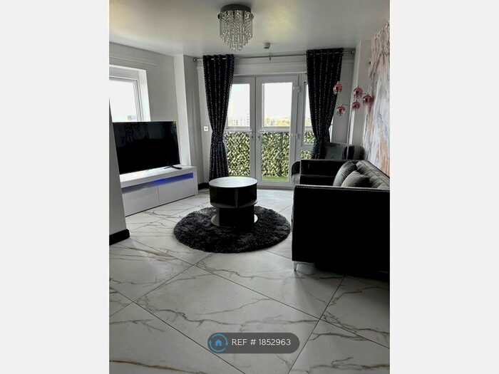 2 Bedroom Flat To Rent In Kittiwake House, Slough, SL1