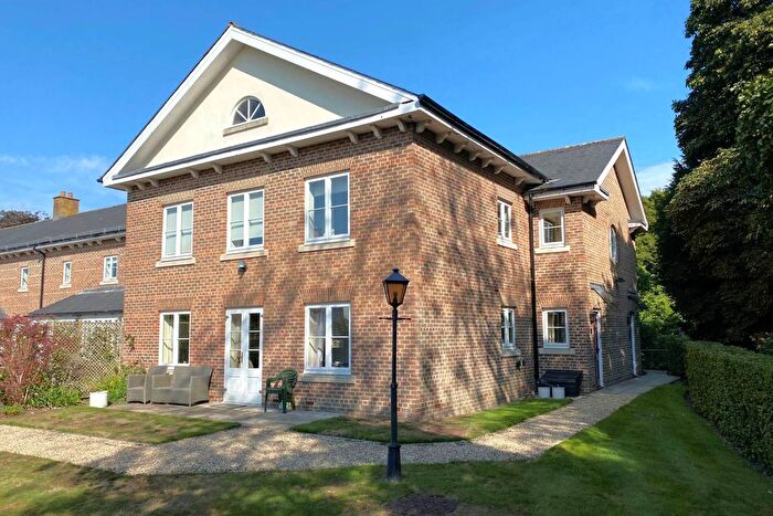 3 Bedroom Flat For Sale In Barn Street, Marlborough, SN8