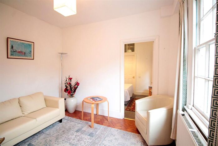 1 Bedroom Maisonette To Rent In Romola Road, Brockwell Park, SE24