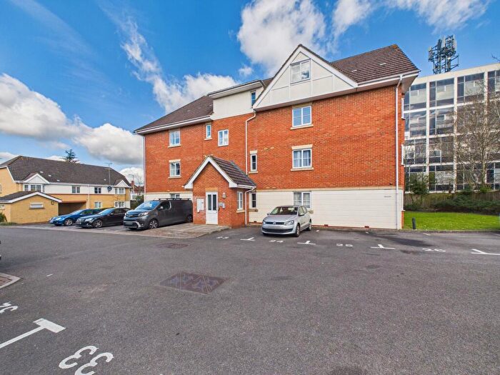 2 Bedroom Flat For Sale In Basingstoke Road, Reading, RG2