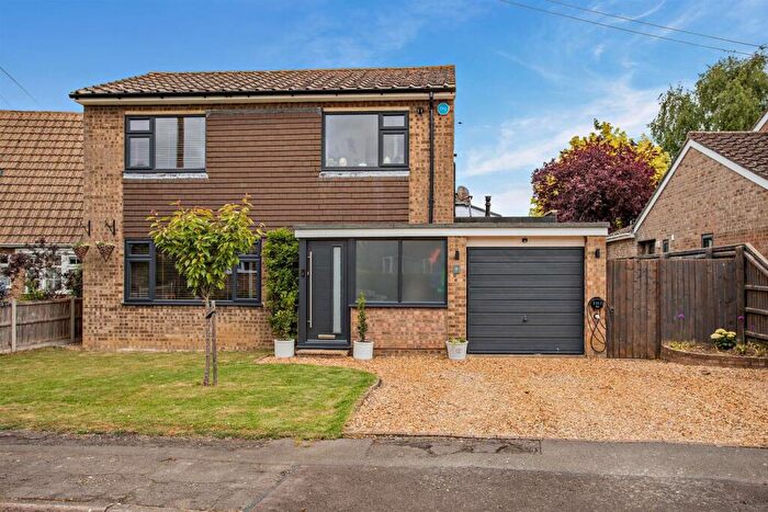 3 Bedroom Detached House For Sale In Drapers Close, Warmington, PE8
