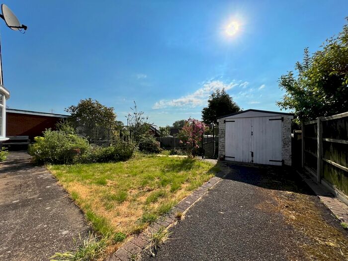 2 Bedroom Detached Bungalow For Sale In Lake Avenue, Loscoe, Heanor, DE75