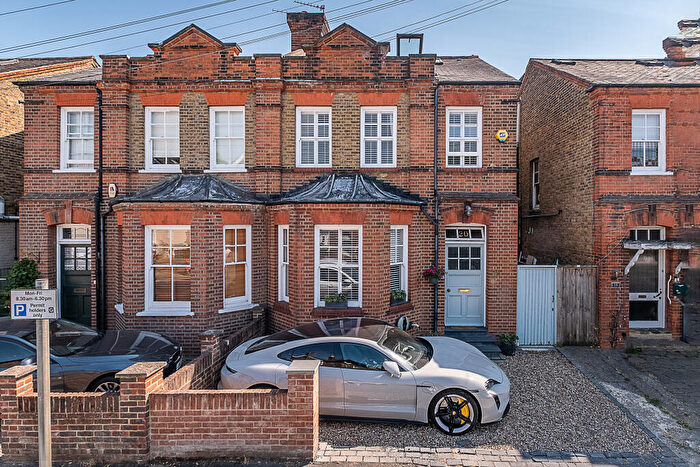 5 Bedroom Semi-Detached House For Sale In Grove Lane, Kingston Upon Thames, KT1