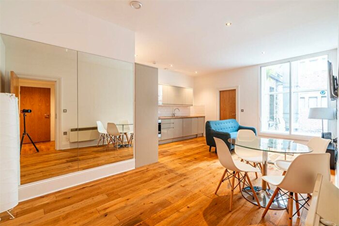 3 Bedroom Apartment To Rent In Grainger Street, Newcastle Upon Tyne, NE1