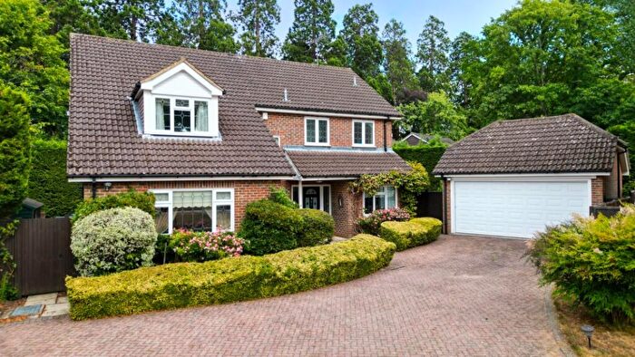 5 Bedroom Detached House To Rent In Camberley, GU15