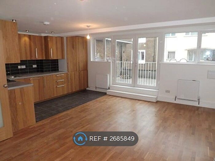 1 Bedroom Flat To Rent In Broadwalk, Crawley, RH10